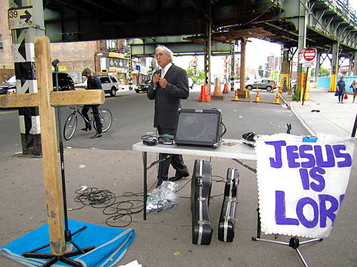 Ray Bou Williamsburg preacher
