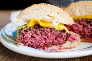 20130409-peter-luger-cheeseburger-innards
