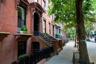 brooklyn-heights-tree-lined-townhouses-hicks-street
