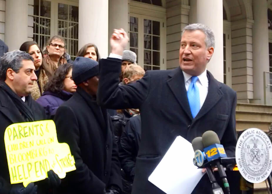 De_Blasio_arguing_with_parents_on_Bus_Strike