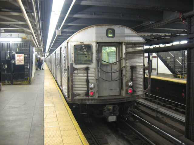 R32_C_Train_at_168th_street