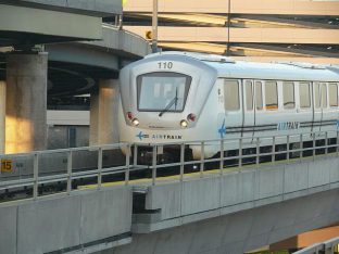 640px-JFK_AirTrain_03