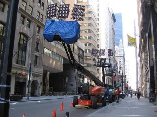 640px-FilmLightingEquipmentLowerBroadwayNYC060709