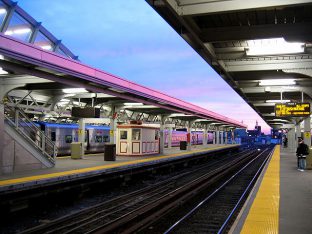 640px-Jamaica_station_sunset,_waiting