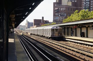 MTA_NYC_Subway_J_train_leaving_Lorimer_St