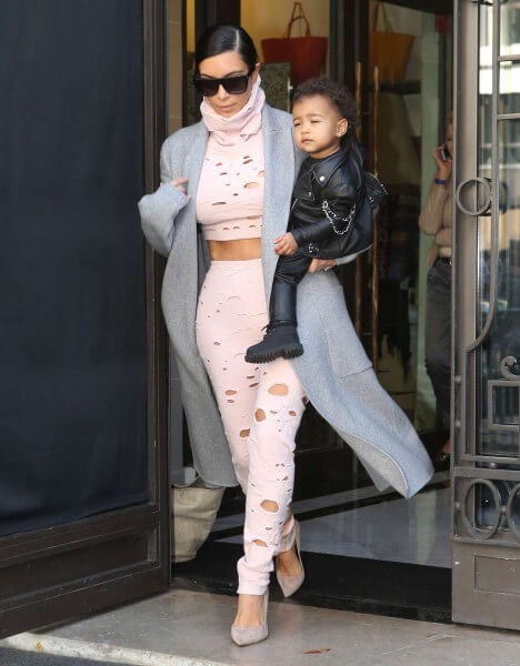 kim-kardashian-cara-delevigne-chanel-fall-ready-to-wear-2014-4-468x600