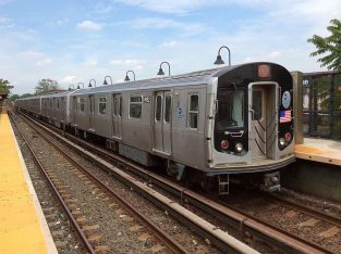 Manhattan_bound_R143_L_train_at_New_Lots